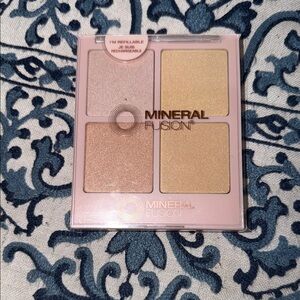 Mineral Fusion Radiant Highlighter Palette